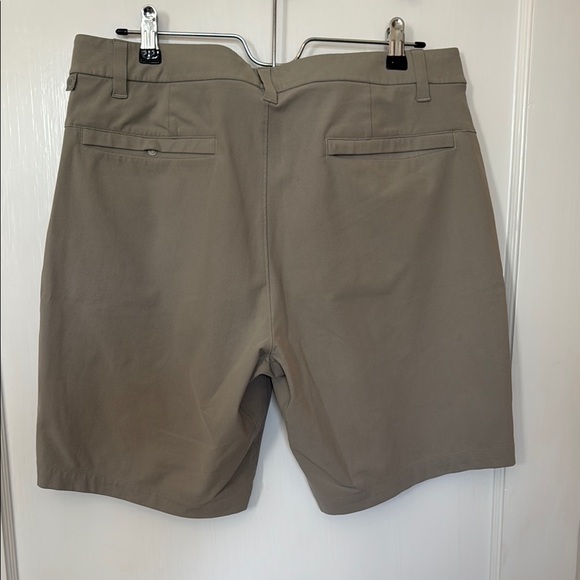 Lululemon Men's Tan Shorts - Picture 2 of 3